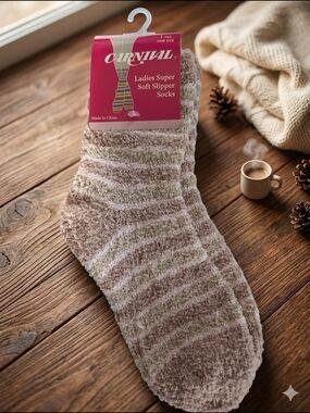 Carnival Ladies Super Soft Striped Slipper Socks – NWT (One Size)